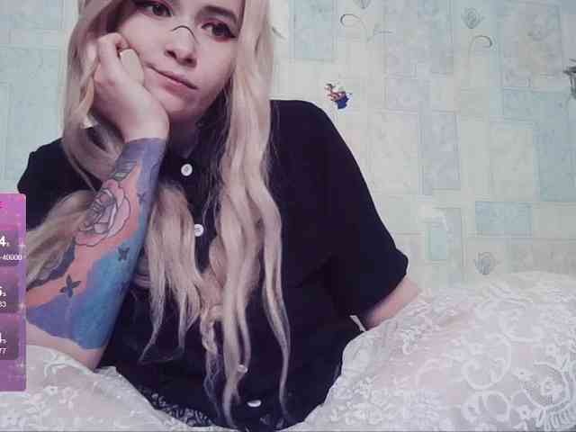 AlternativeGirl webcam