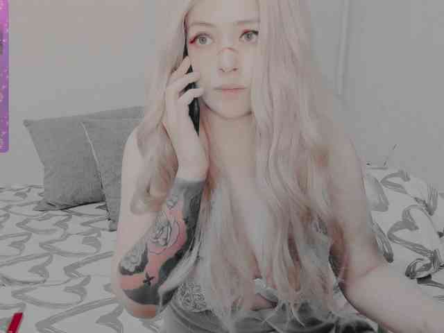 AlternativeGirl webcam