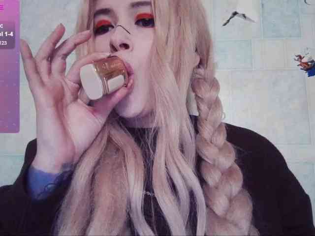 AlternativeGirl webcam