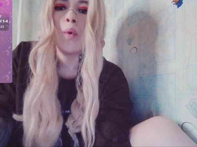 AlternativeGirl webcam