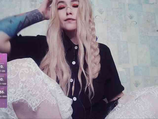 AlternativeGirl webcam