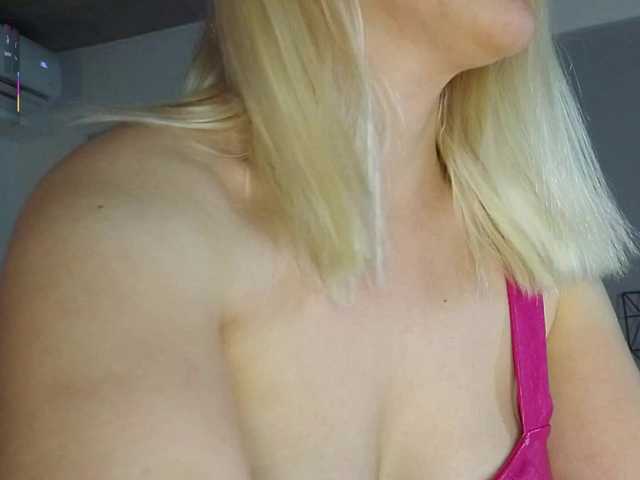 Bella-J's BongaCams show and profile