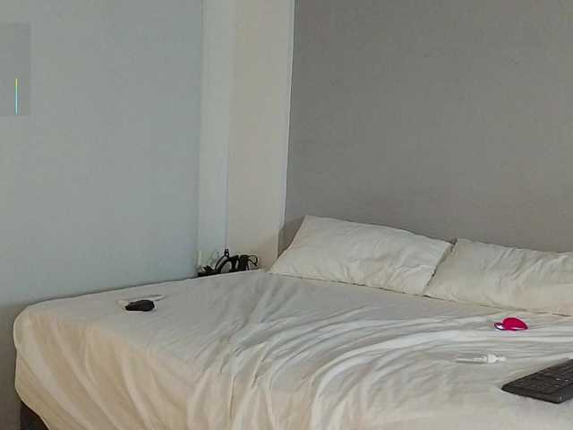 Bella-J's BongaCams show and profile