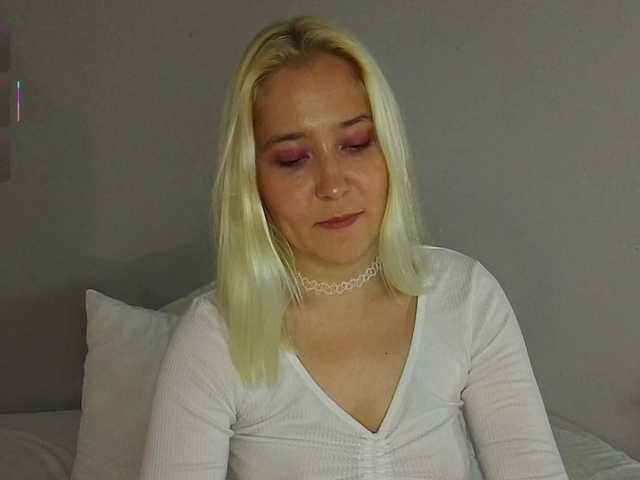 Bella-J's BongaCams show and profile