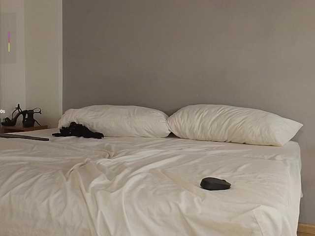 Bella-J's BongaCams show and profile