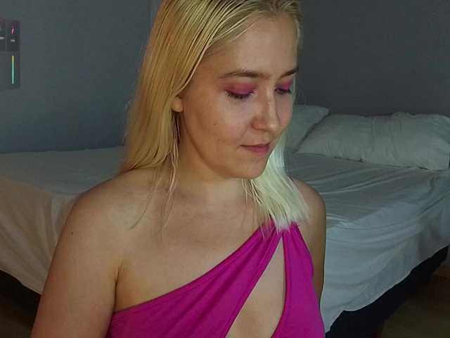 Bella-J's BongaCams show and profile