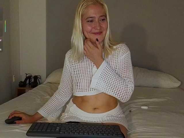 Bella-J's BongaCams show and profile