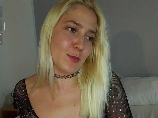 Bella-J's BongaCams show and profile