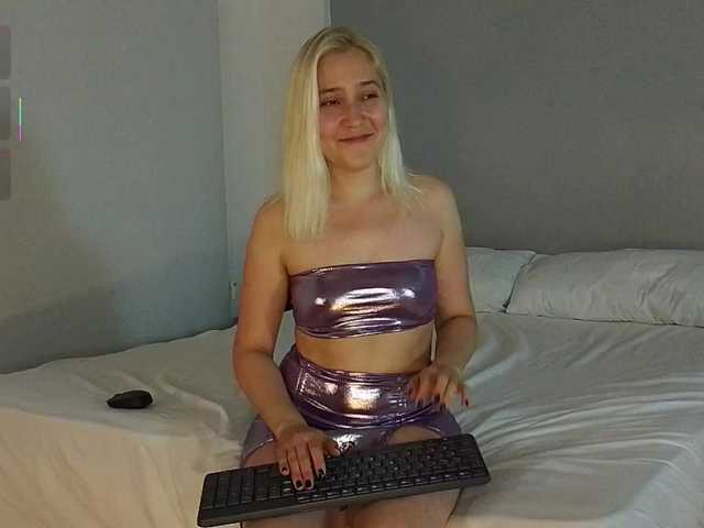 Bella-J's BongaCams show and profile