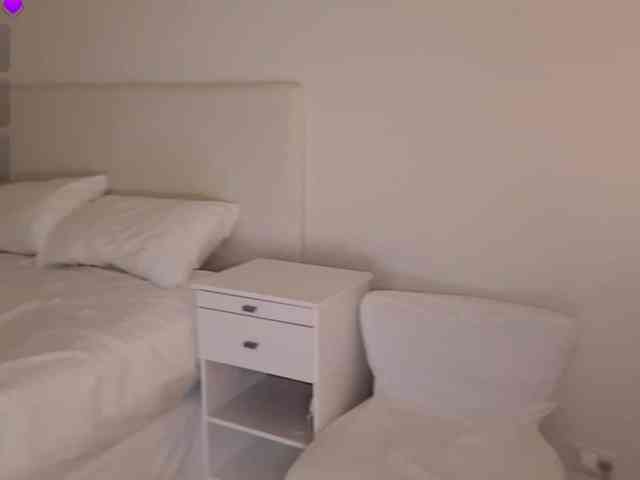 Bella_Byers webcam