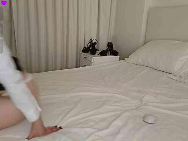 live on webcam Bella-J