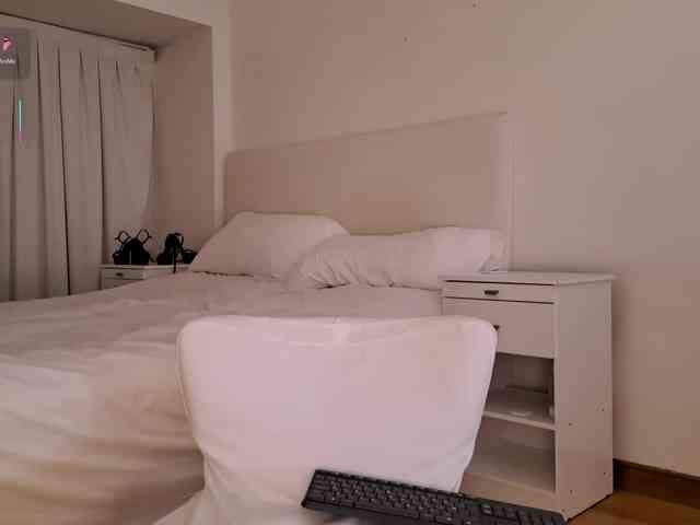Bella_Byers webcam
