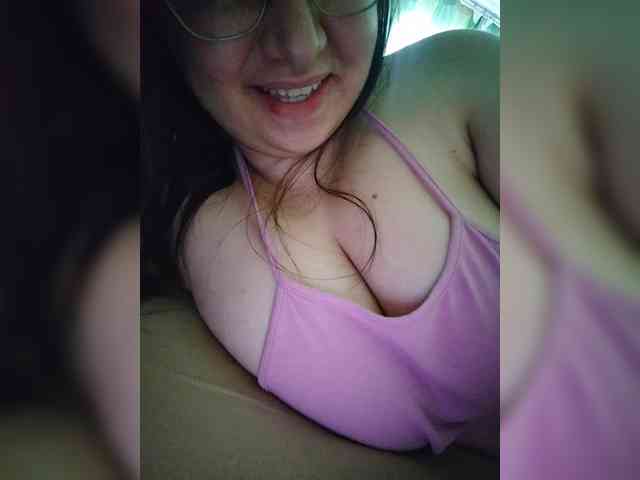 KissMyLipsXx webcam