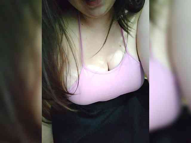 KissMyLipsXx webcam