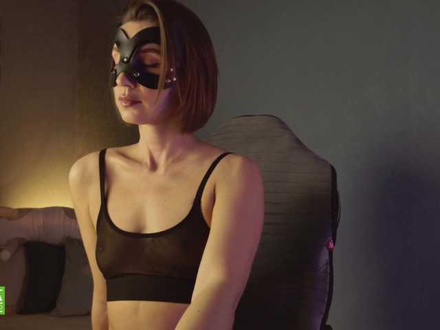 Jenniee's BongaCams show and profile