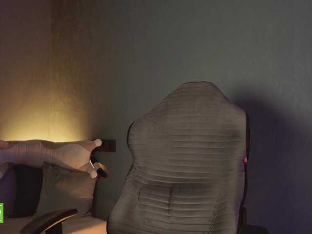 Jenniee's BongaCams show and profile