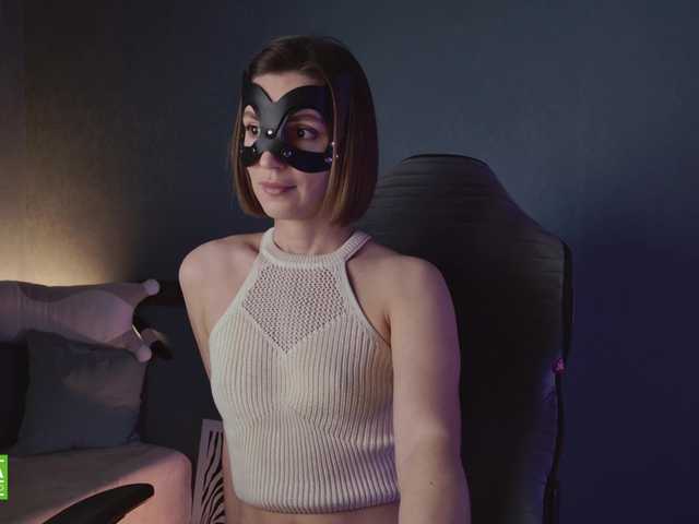 Jenniee's BongaCams show and profile