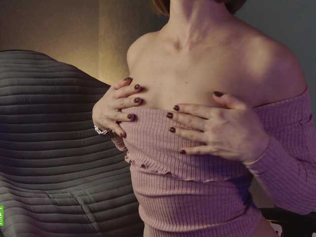 Jenniee's BongaCams show and profile