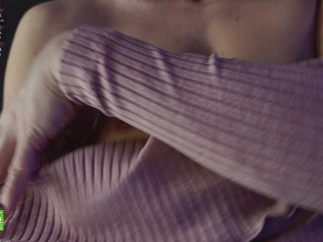 Jenniee's BongaCams show and profile