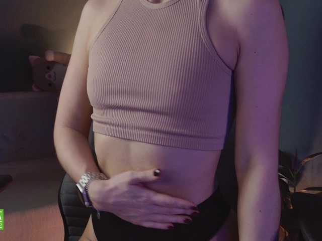 Jenniee's BongaCams show and profile