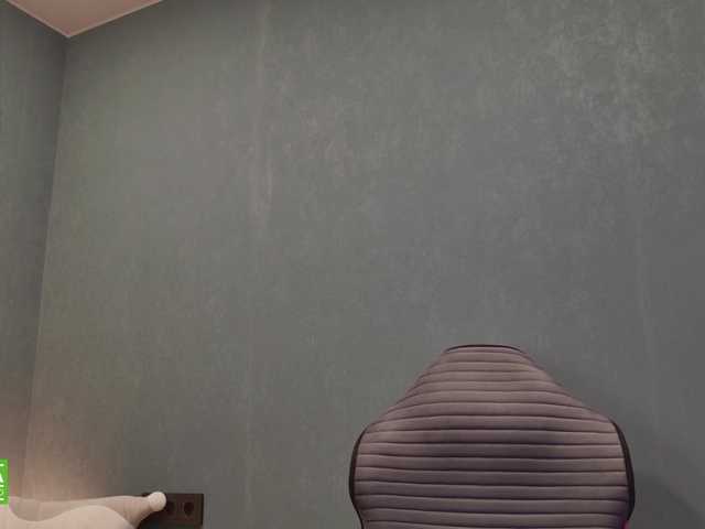 Jenniee's BongaCams show and profile