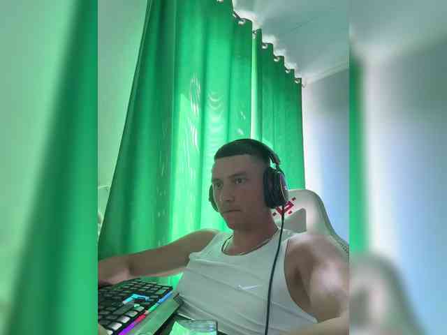 ShkipMen Live Webcam on BongaCams