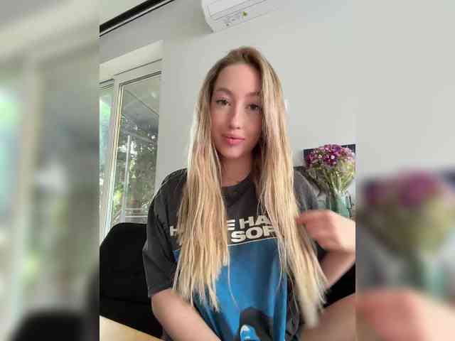 KiraBlake Live Webcam on BongaCams