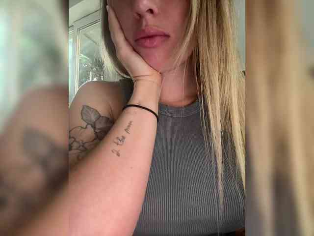 KiraBlake Live Webcam on BongaCams