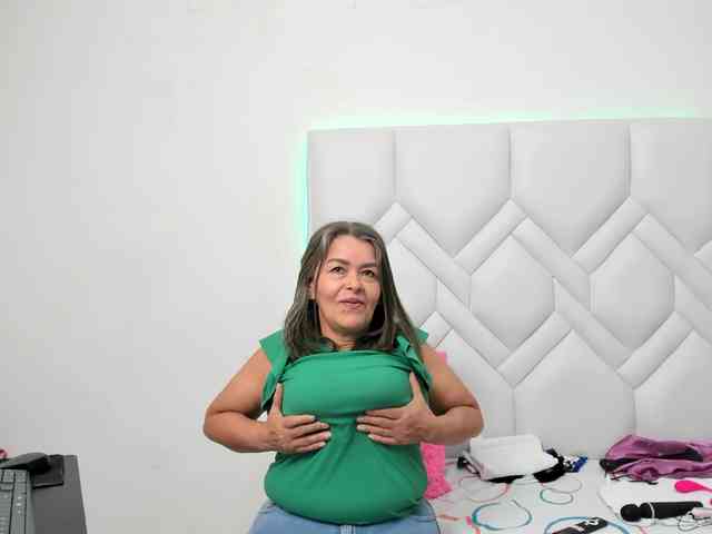 MatureNewbie webcam