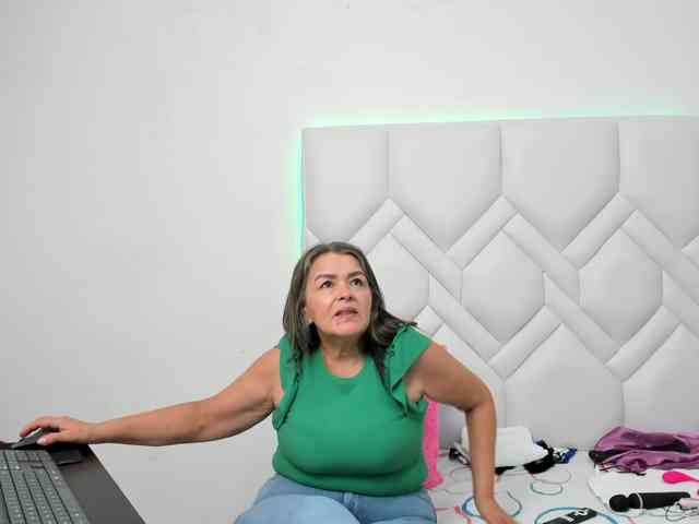 MatureNewbie webcam