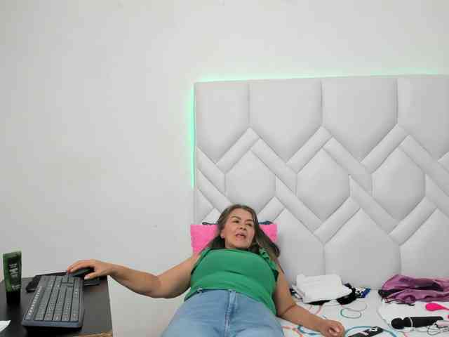 MatureNewbie webcam