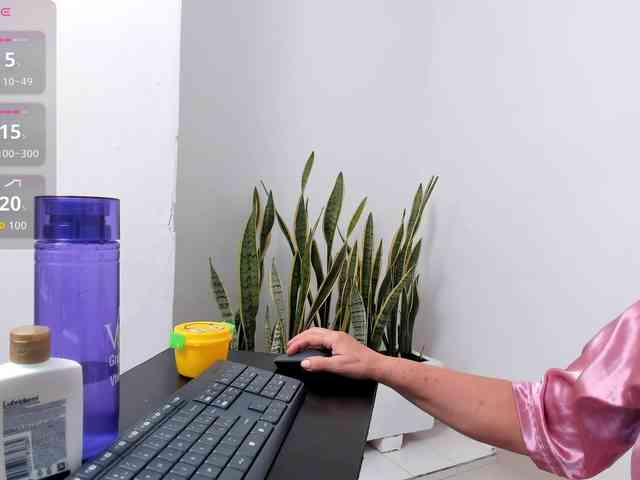 MatureNewbie webcam