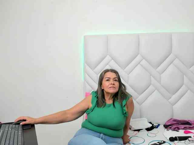 MatureNewbie webcam