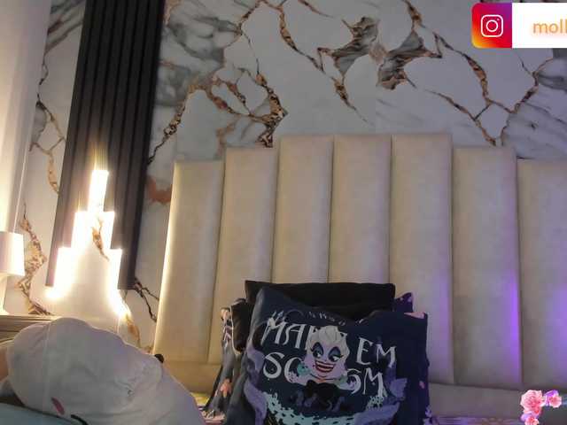 mollieblue69's BongaCams show and profile