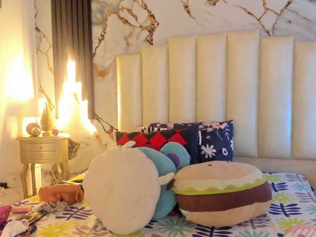 mollieblue69's BongaCams show and profile