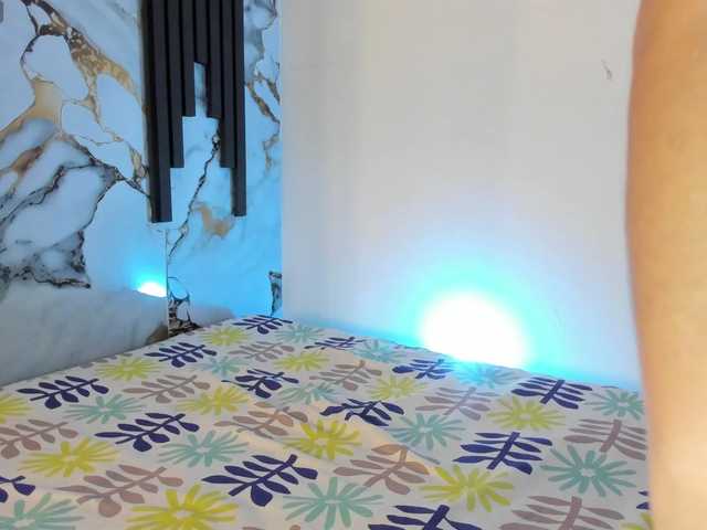 mollieblue69's BongaCams show and profile