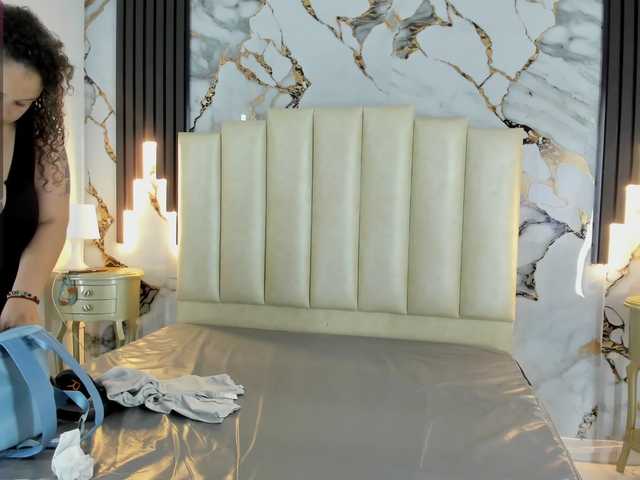 Discover mollieblue69 from BongaCams