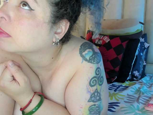 le modèle mollieblue69 est en webcam porno dans un show sur le site bongacams, il possède les tags suivants: Latino/Hispanic,Brunette,Hairy