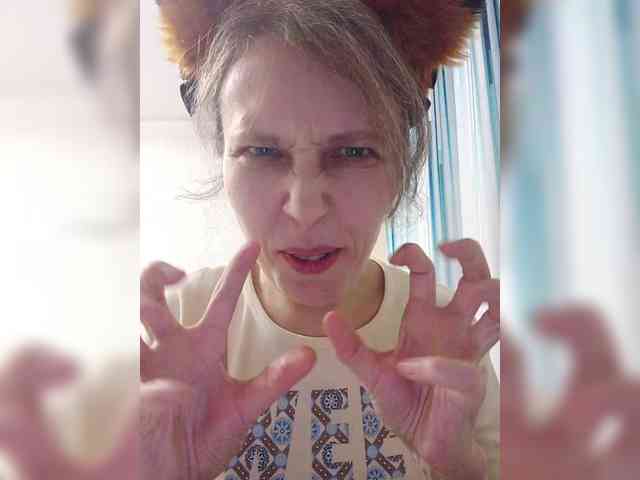 -Queen-Margo- webcam