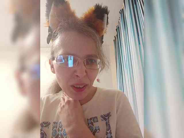 -Queen-Margo- webcam