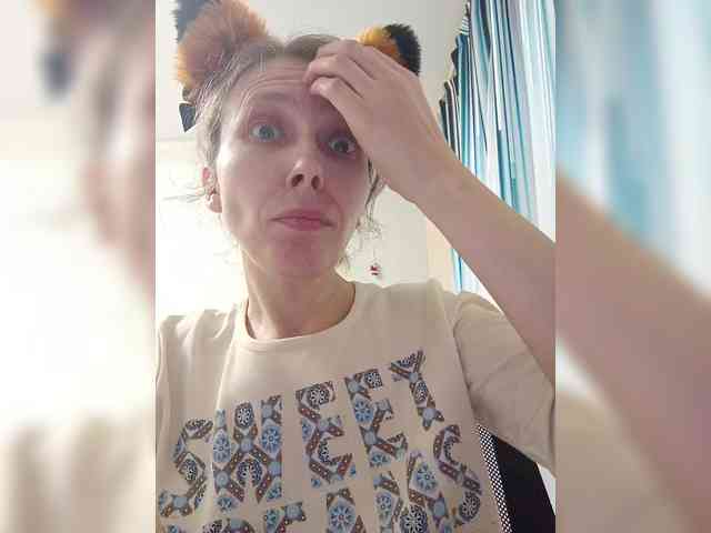 -Queen-Margo- webcam