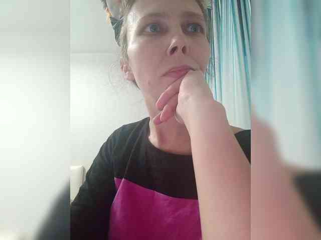 -Queen-Margo- webcam