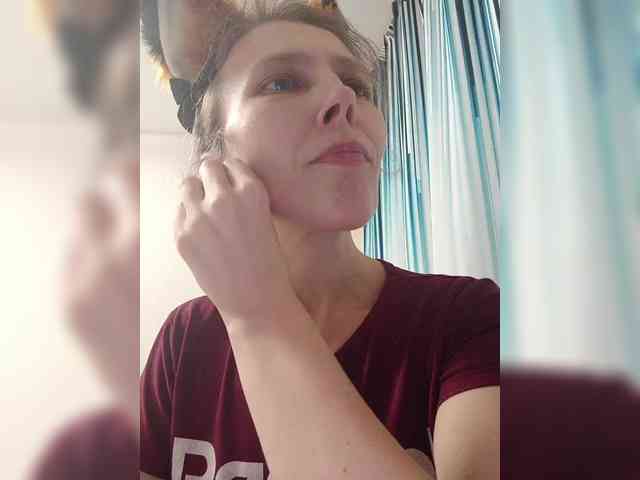 -Queen-Margo- webcam