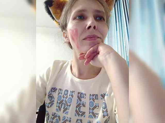 -Queen-Margo- webcam