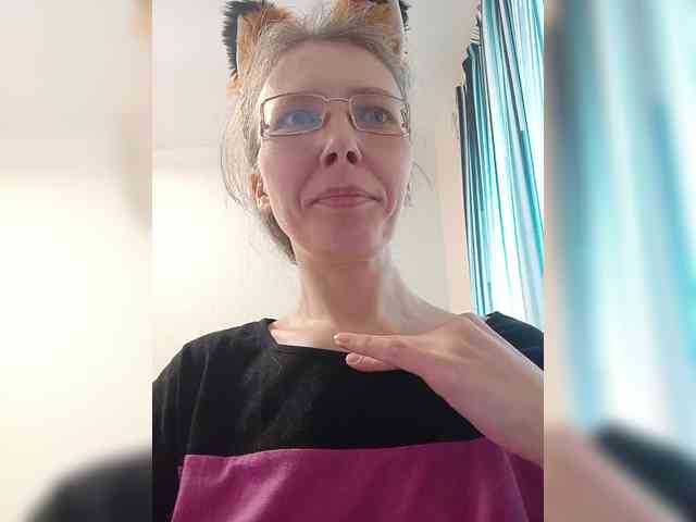 -Queen-Margo- webcam