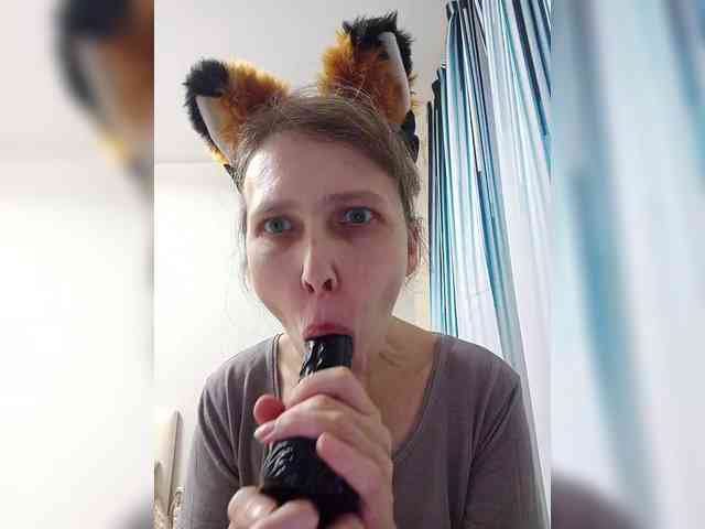 -Queen-Margo- webcam