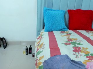 MatureBlonde Porn Show