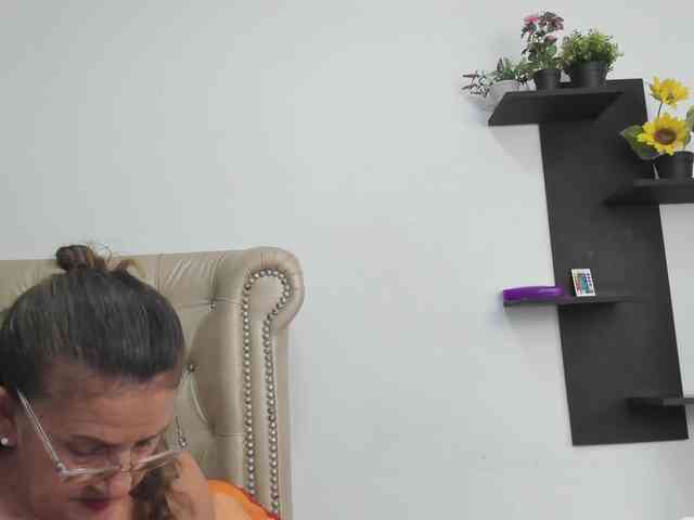 MatureBlonde webcam