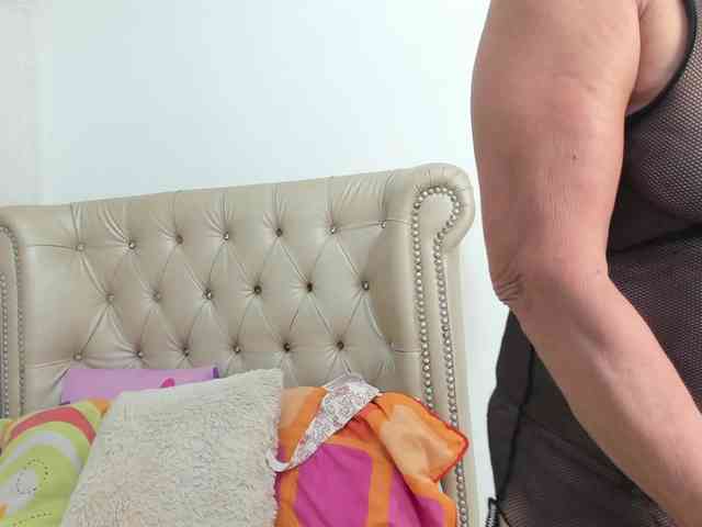 MatureBlonde webcam