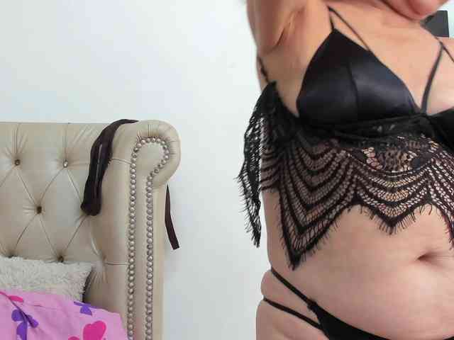 MatureBlonde webcam